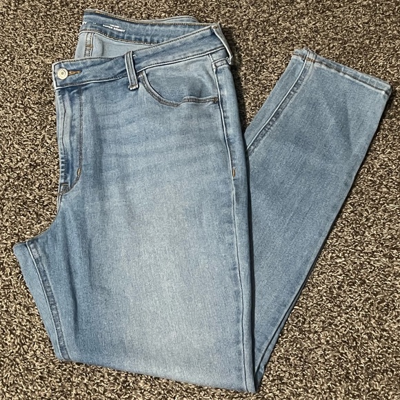 Old Navy Denim - Old Navy High Rise Super Skinny Jeans - Size 14
